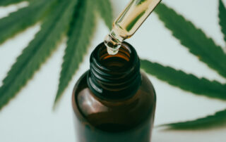 Um estudo científico recente trouxe evidências promissoras sobre o potencial analgésico dos terpenos presentes na cannabis.